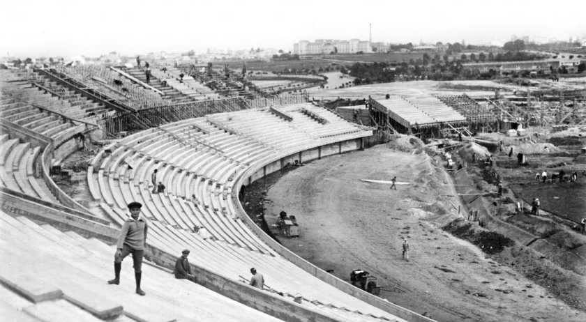 Los 90 años del Estadio Centenario, el convenio del Sunca y el ritmo del mercado de la vivienda.